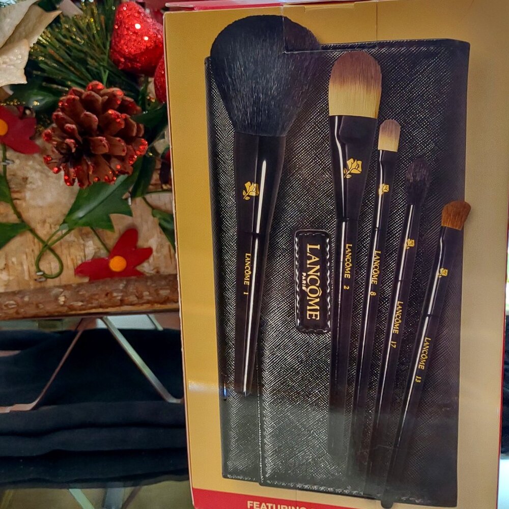 Lancome Essential Makeup Artist Brush Set